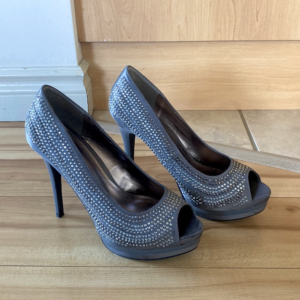 Le Chateau Pumps
